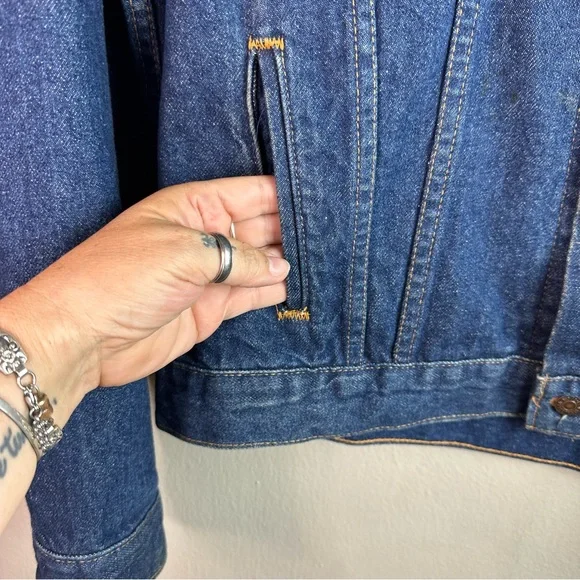 Levi Strauss & Co. Vintage Denim Trucker Jacket Sz 42 - Picture 3 of 12